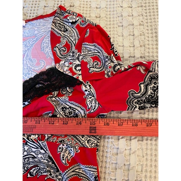 Linea Donatella Size Small Red Black Paisley Top w/Lace Neckline Sexy! - Picture 8 of 9
